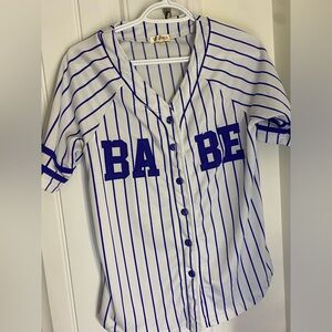 Blue & white, Button up